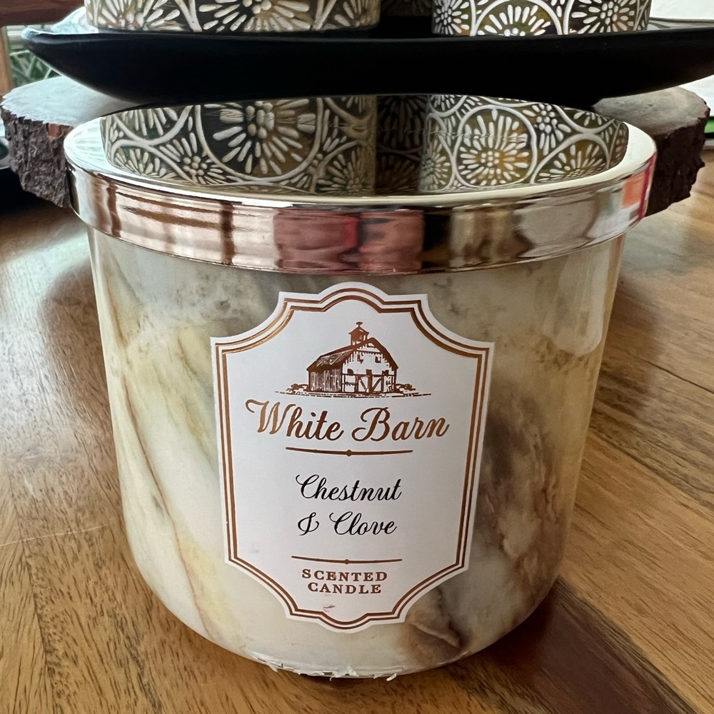 White Barn Chestnut & Clove 3 wick candle